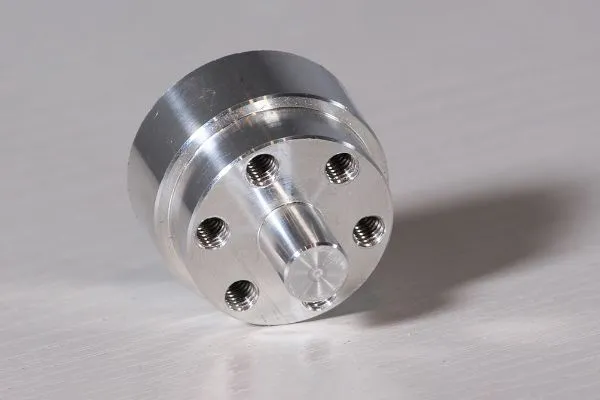 Was ist der Unterschied zwischen CNC-Drehen und Fräsen?